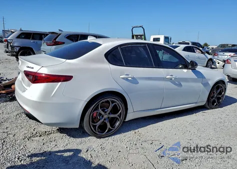 2019 Alfa Romeo Giulia z USA, uszkodzony, nr VIN ZARFAMAN4K7600335